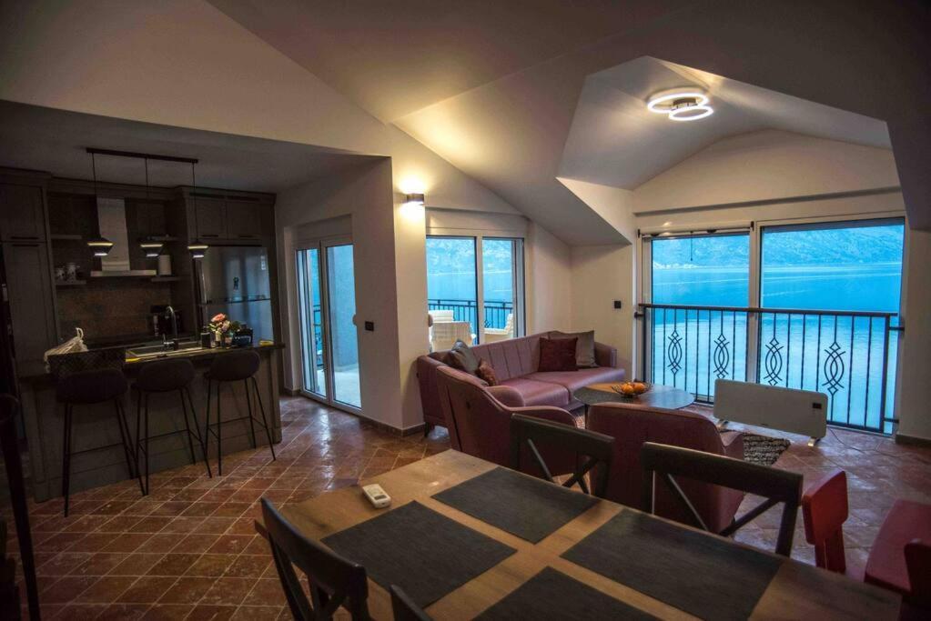 Donja Kostanjica Modern Waterfront 3-Bed Apartment מראה חיצוני תמונה