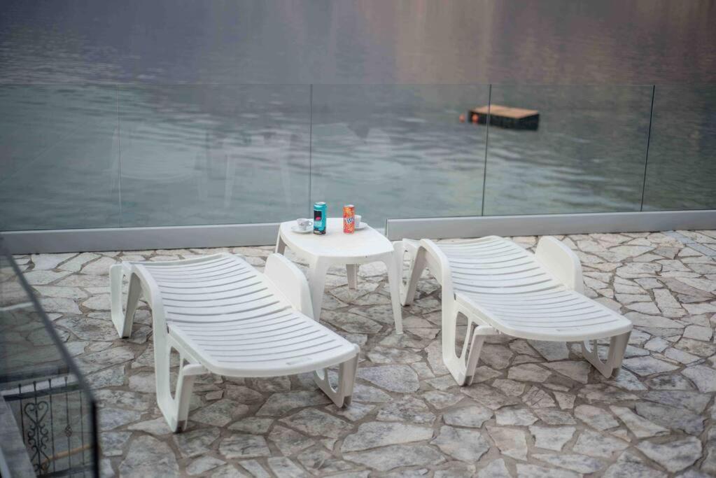 Donja Kostanjica Modern Waterfront 3-Bed Apartment מראה חיצוני תמונה