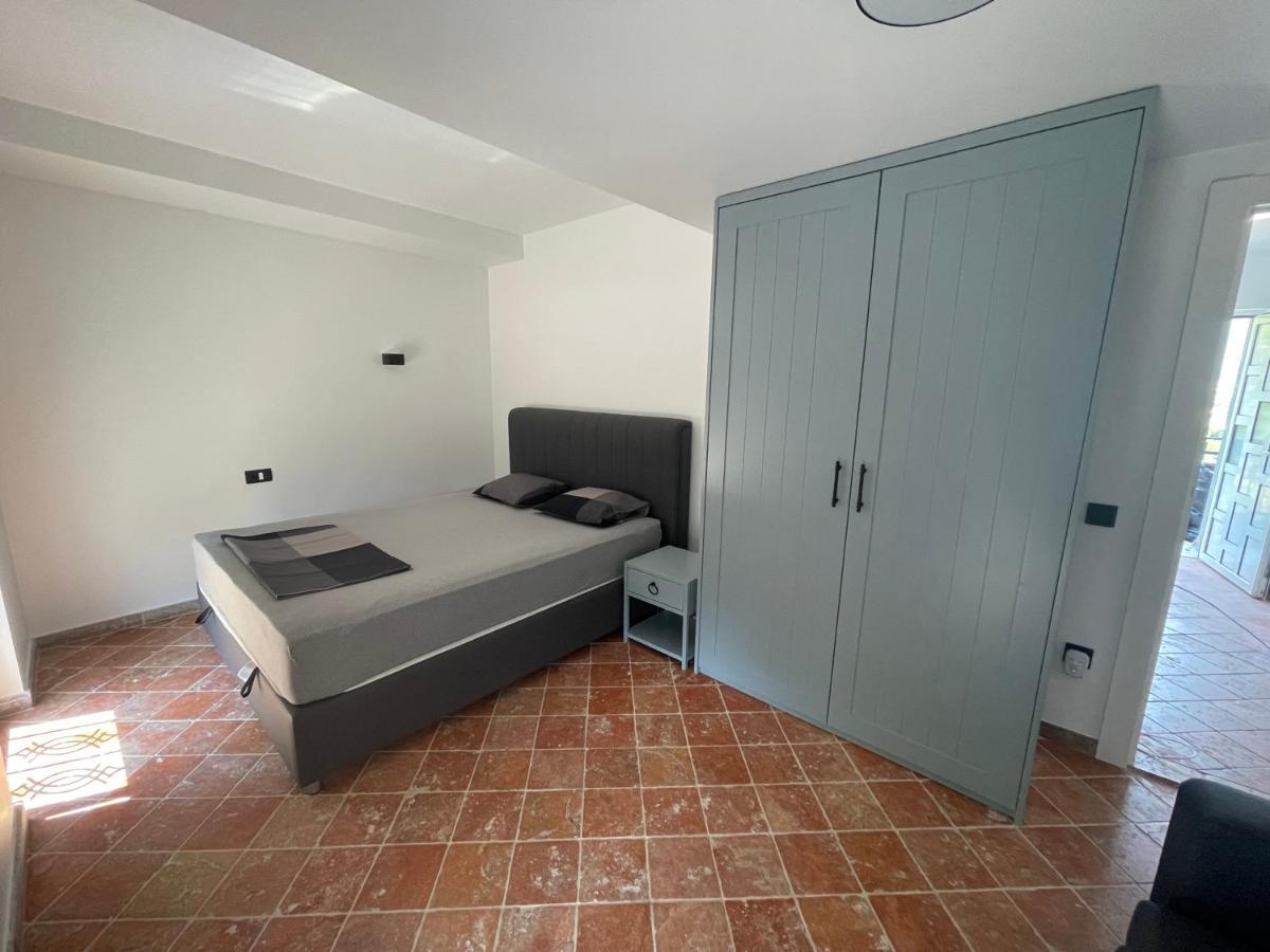 Donja Kostanjica Modern Waterfront 3-Bed Apartment מראה חיצוני תמונה