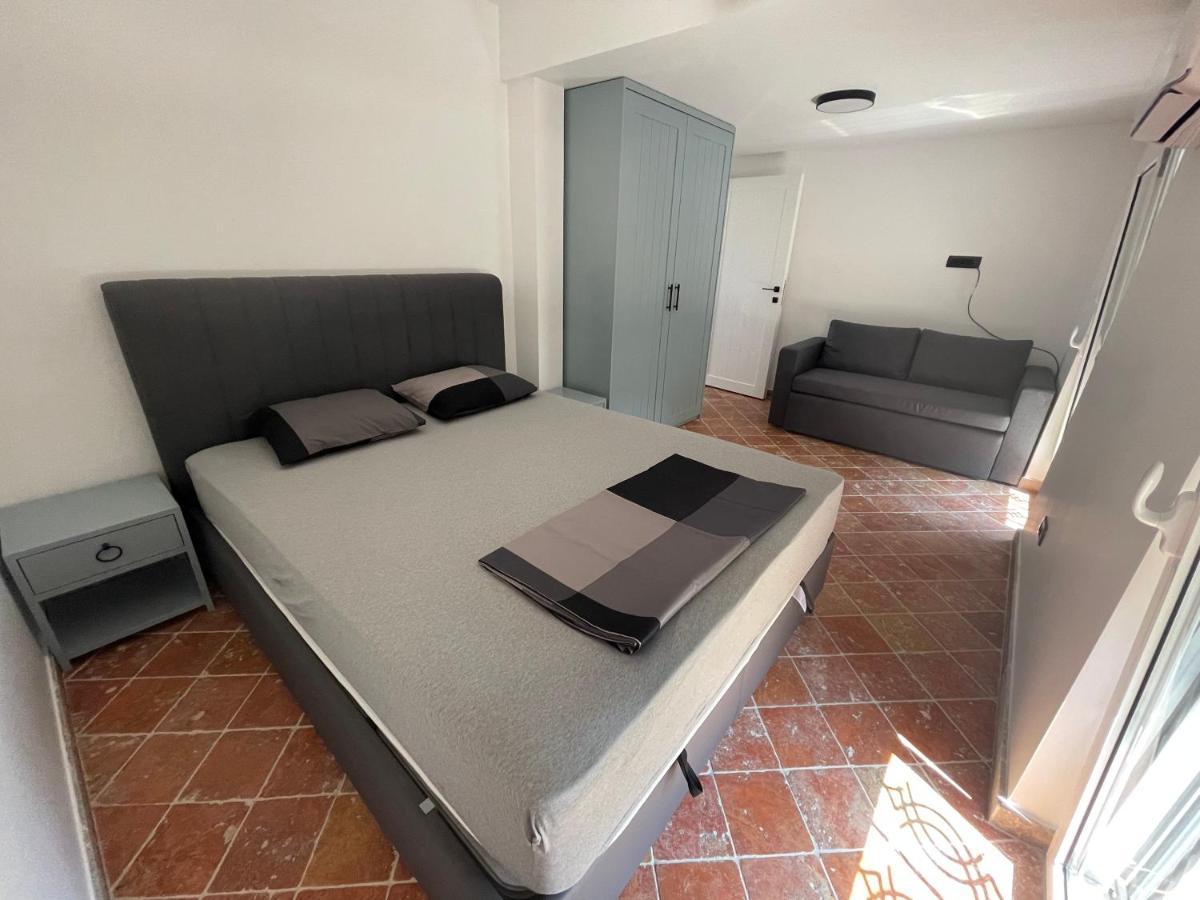 Donja Kostanjica Modern Waterfront 3-Bed Apartment מראה חיצוני תמונה