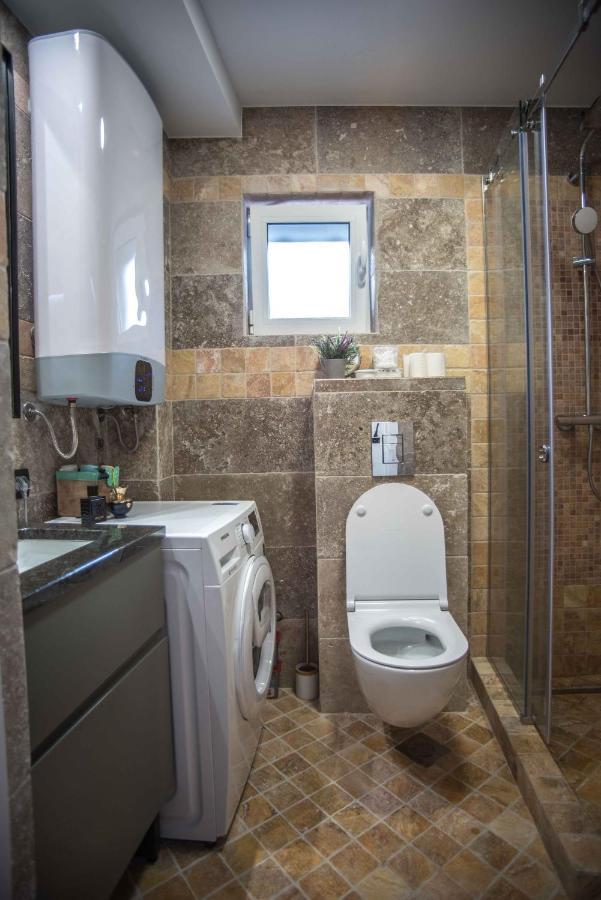 Donja Kostanjica Modern Waterfront 3-Bed Apartment מראה חיצוני תמונה
