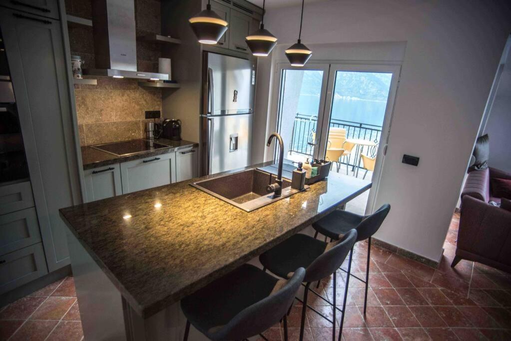 Donja Kostanjica Modern Waterfront 3-Bed Apartment מראה חיצוני תמונה