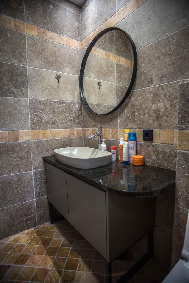Donja Kostanjica Modern Waterfront 3-Bed Apartment מראה חיצוני תמונה
